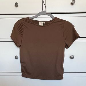 XS, brown T-shirt